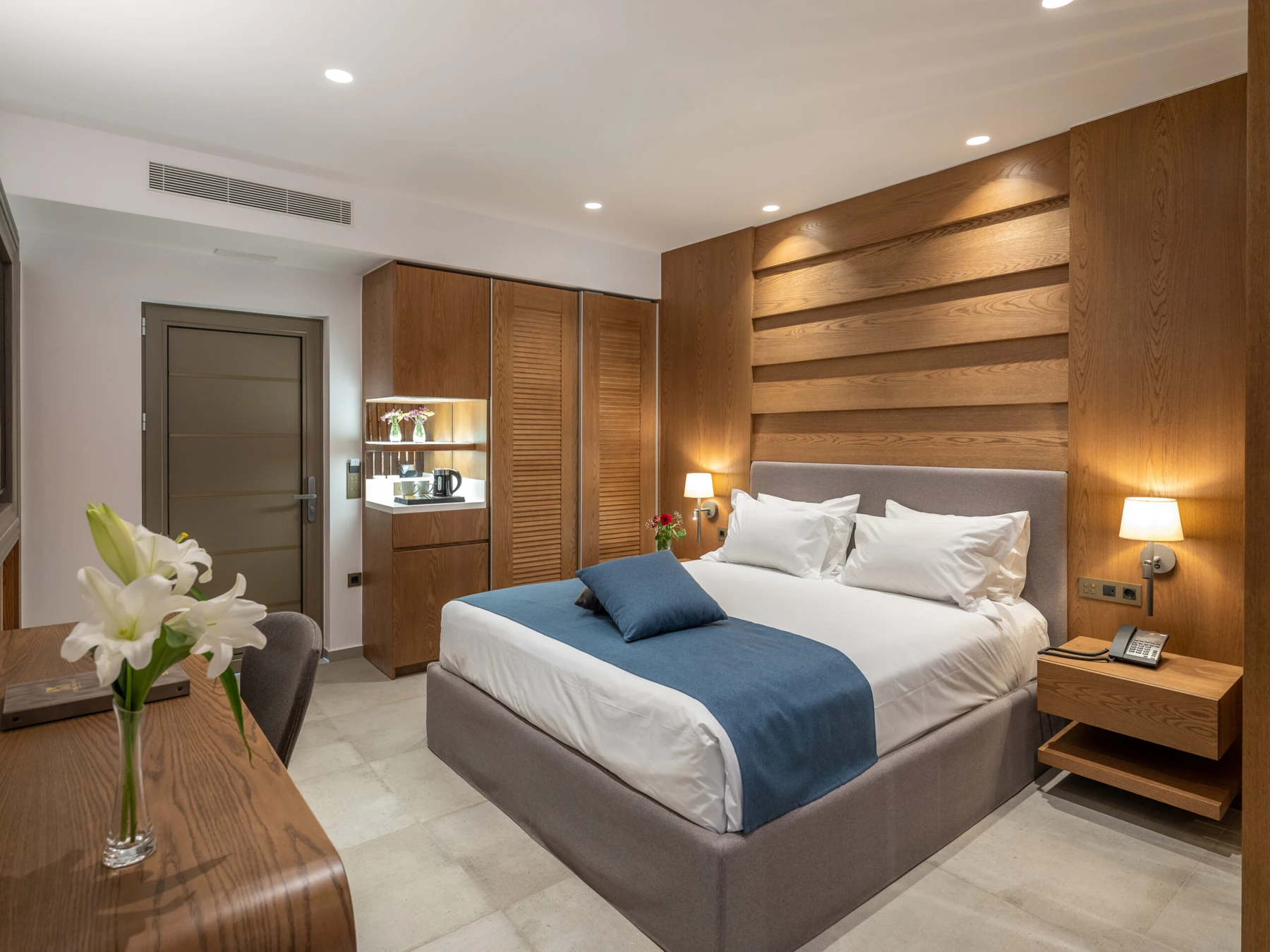 Royal Family Suite · 2 Bedrooms / 2 Bathrooms · Water Front · Nana Golden Beach