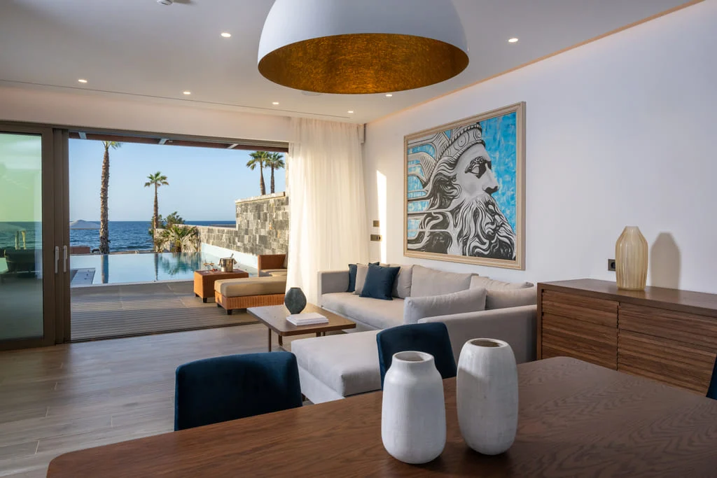 Sea-view lounge opening onto a private infinity pool